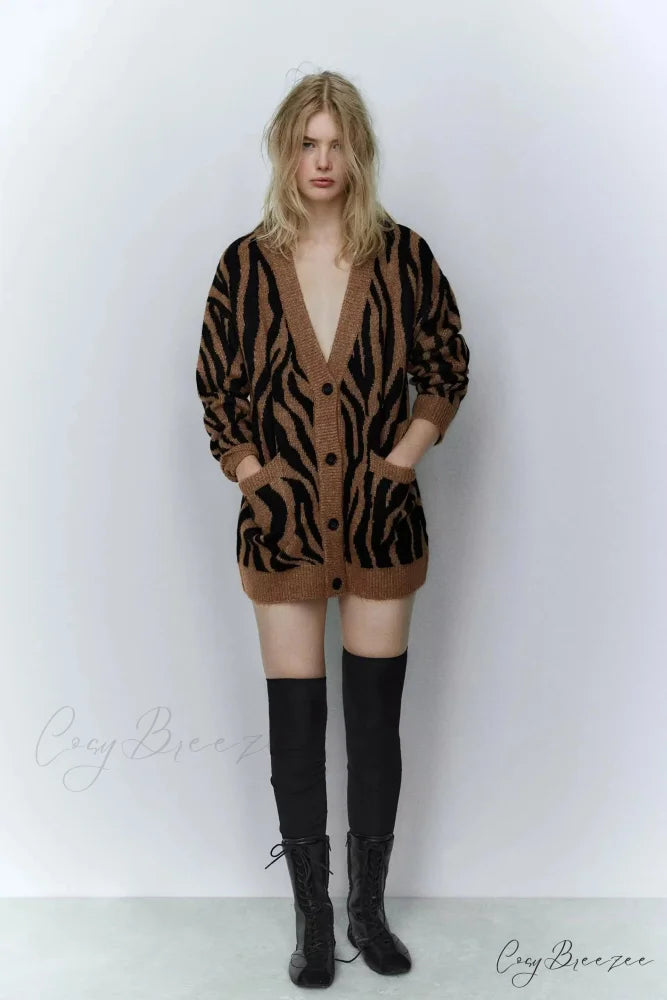Animal Jacquard V-neck Full Sleeve Cardigan cardigans-241228