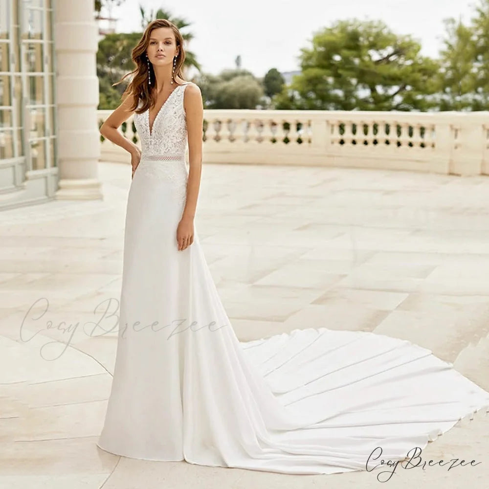 Classic Lace Slim Wedding Dress white / 2 weddingdress-250223