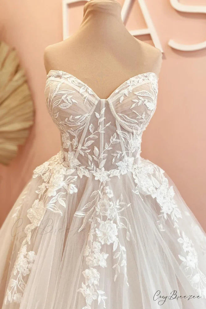 Norma Lace Applique Trendy Strapless A-line Wedding Dress
