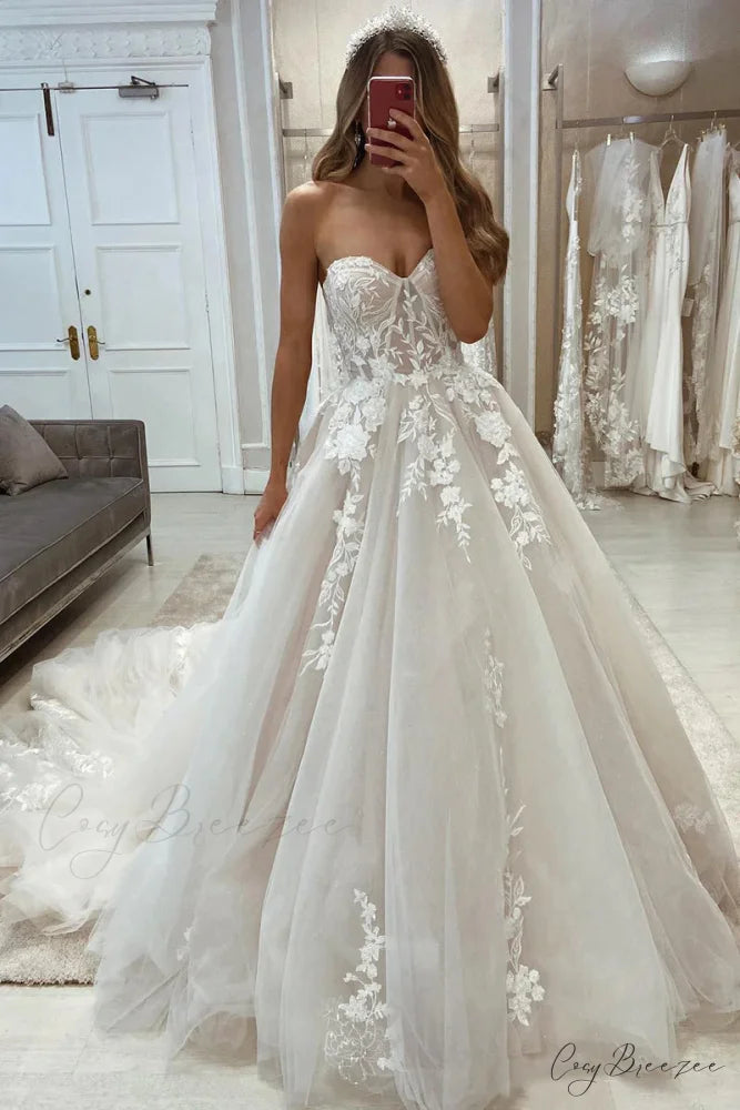 Norma Lace Applique Trendy Strapless A-line Wedding Dress