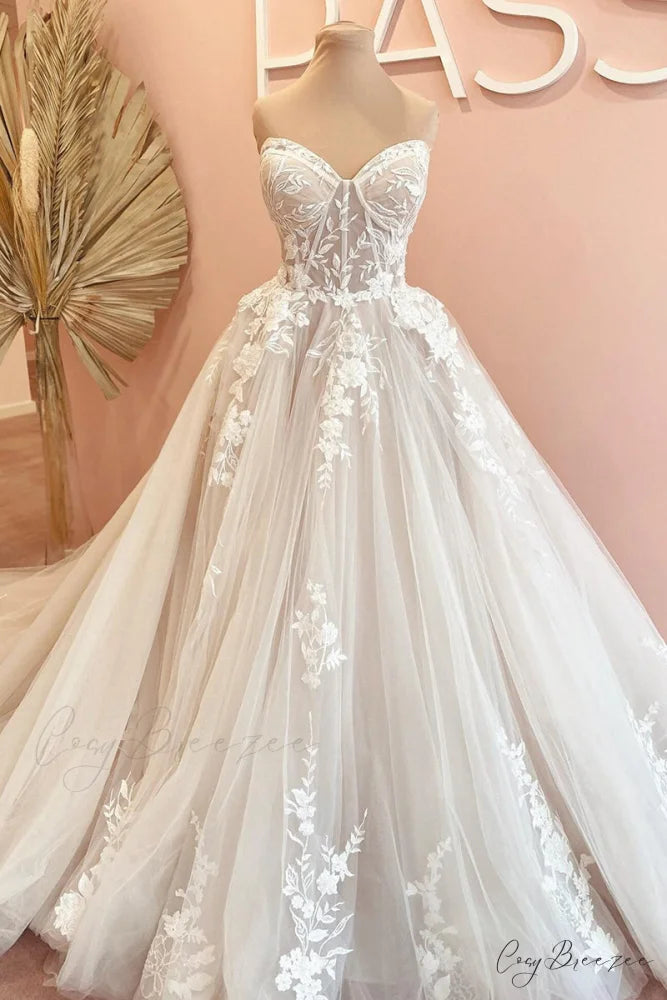 Norma Lace Applique Trendy Strapless A-line Wedding Dress