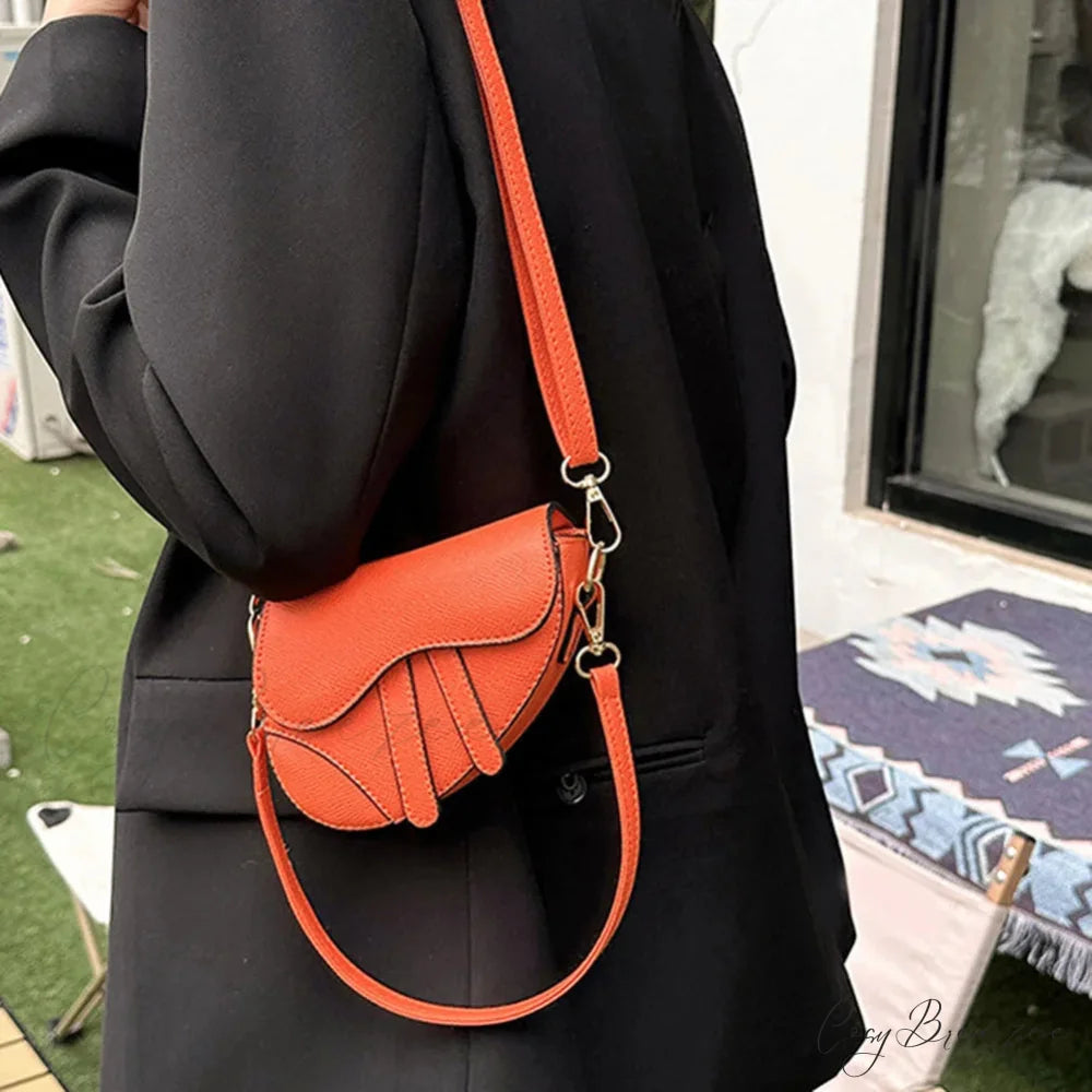 Saddle Messenger Leather Crossbody Handbag handbag-250126