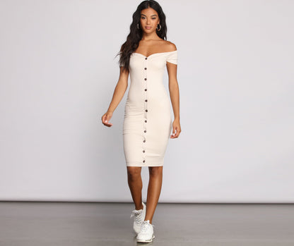 Cosybreezee - Buttoned Off Shoulder Midi Dress