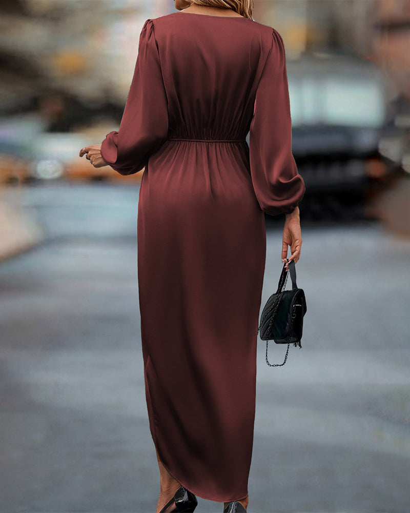 Stylish dress with lantern sleeves and v-neck