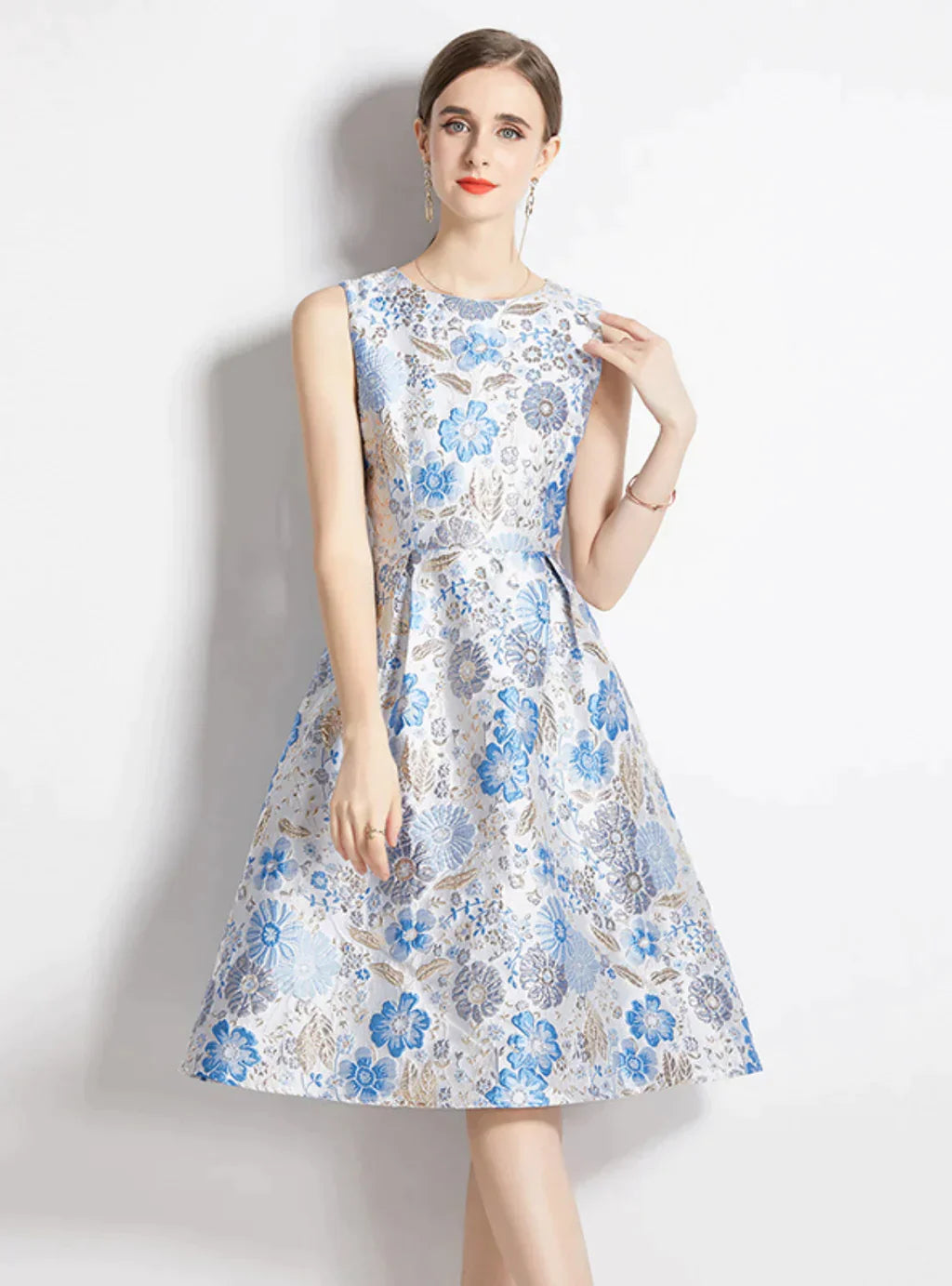 Sleeveless Jacquard Dress with Slim Waist