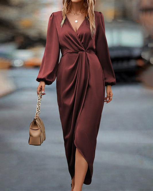 Stylish dress with lantern sleeves and v-neck