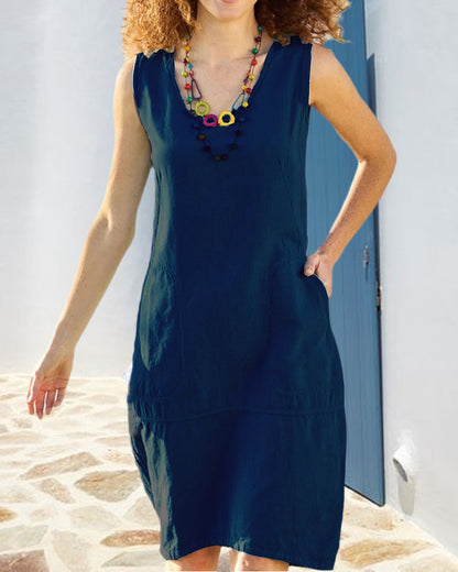 Sleeveless U-neck Dress with Pocket