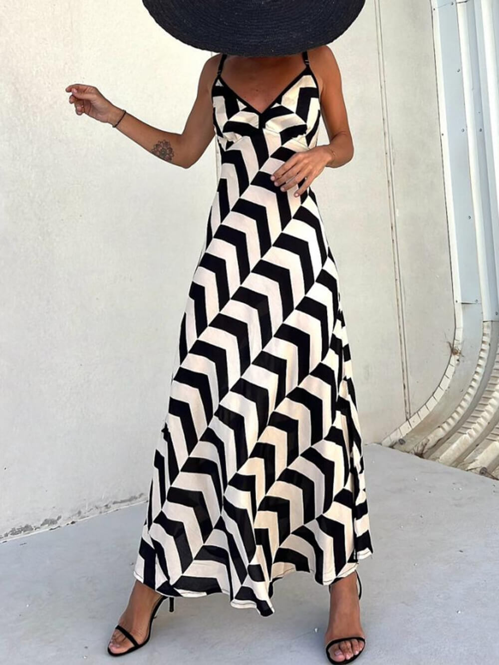 Unique Ethnic Print Charming Suspender Cut Maxi Dress