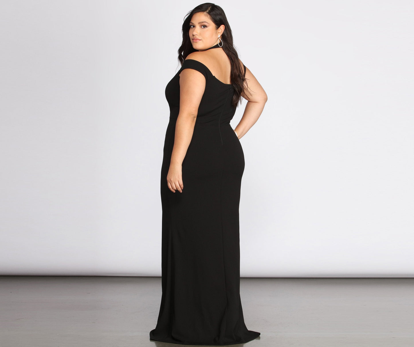 Cosybreezee - Adelina Formal Halter Crepe Dress