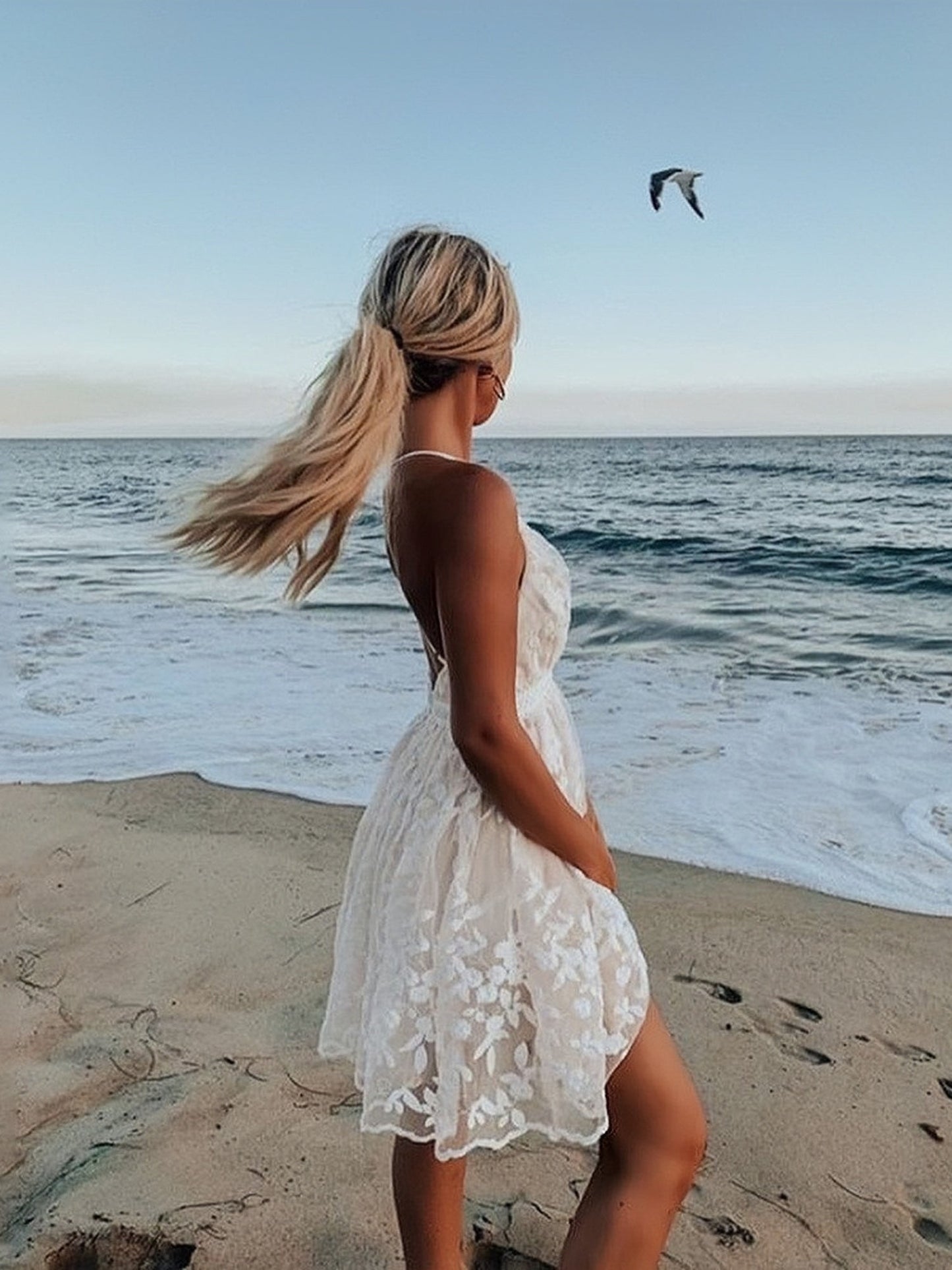 White Lace Backless V-neck Summer Beach Dress