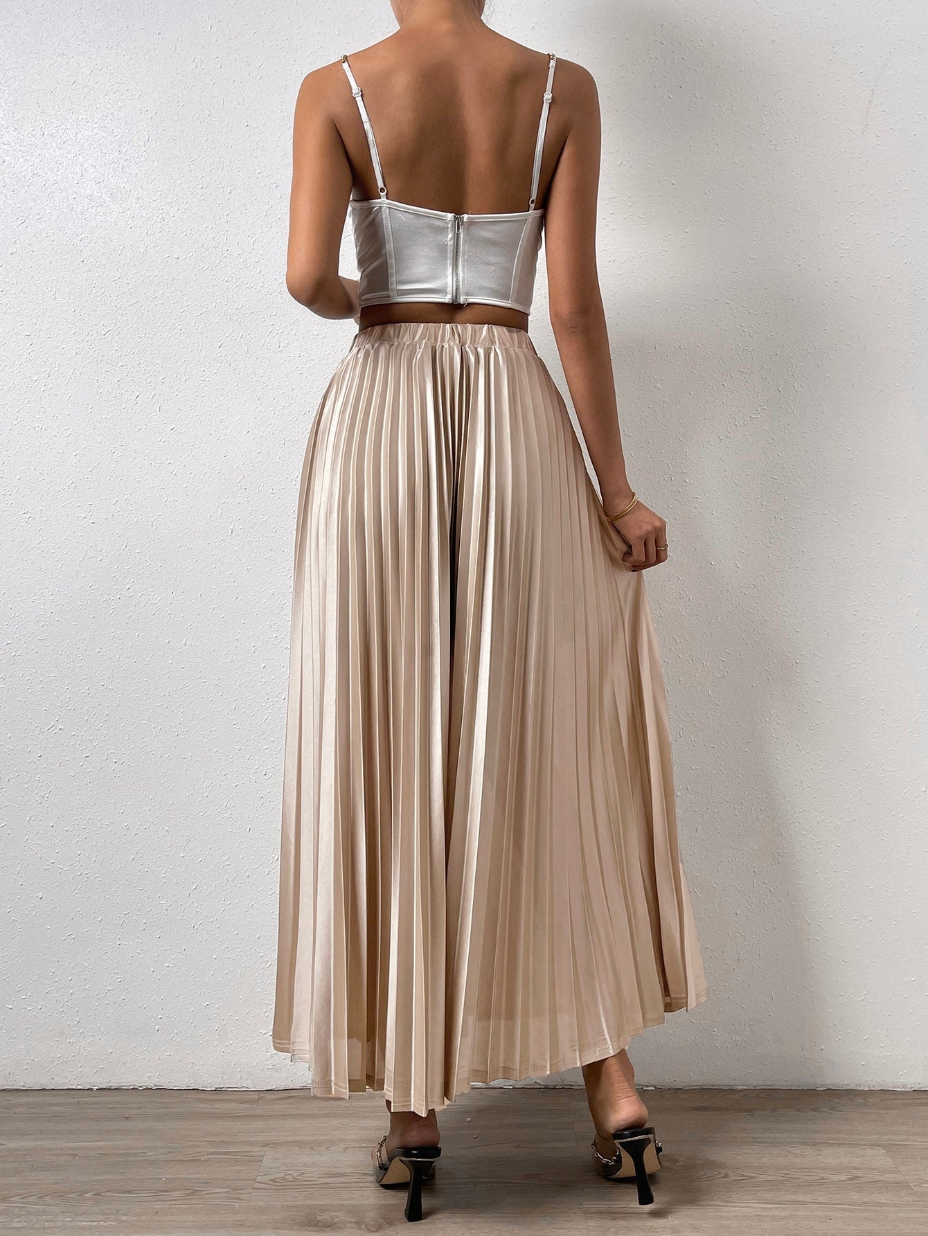 Solid Elastic Waist Pleated Skirt