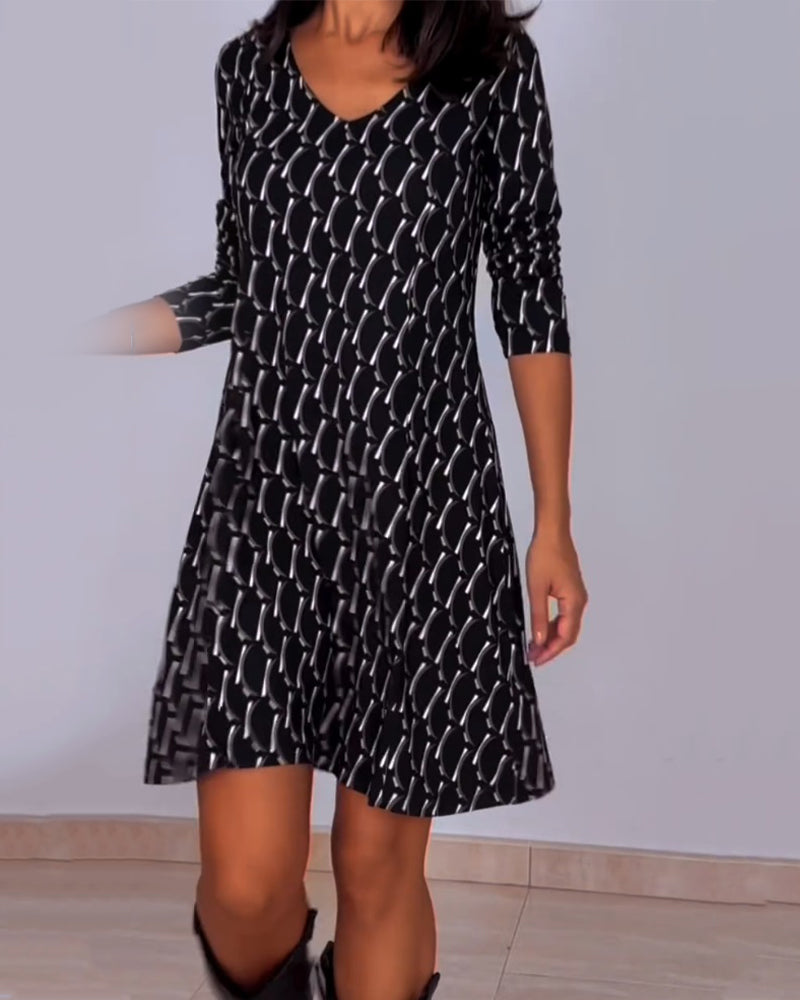 V-neck dress with diamond print