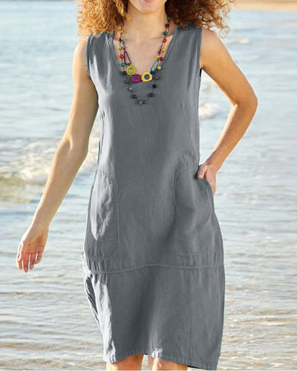 Sleeveless U-neck Dress with Pocket