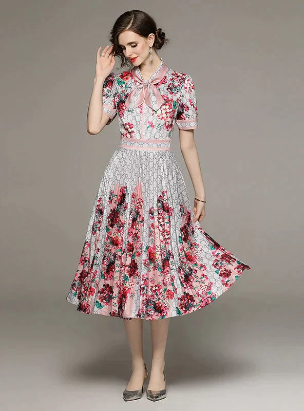 Short-Sleeved Pleated Dress with Print