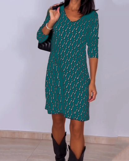 V-neck dress with diamond print