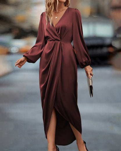 Stylish dress with lantern sleeves and v-neck