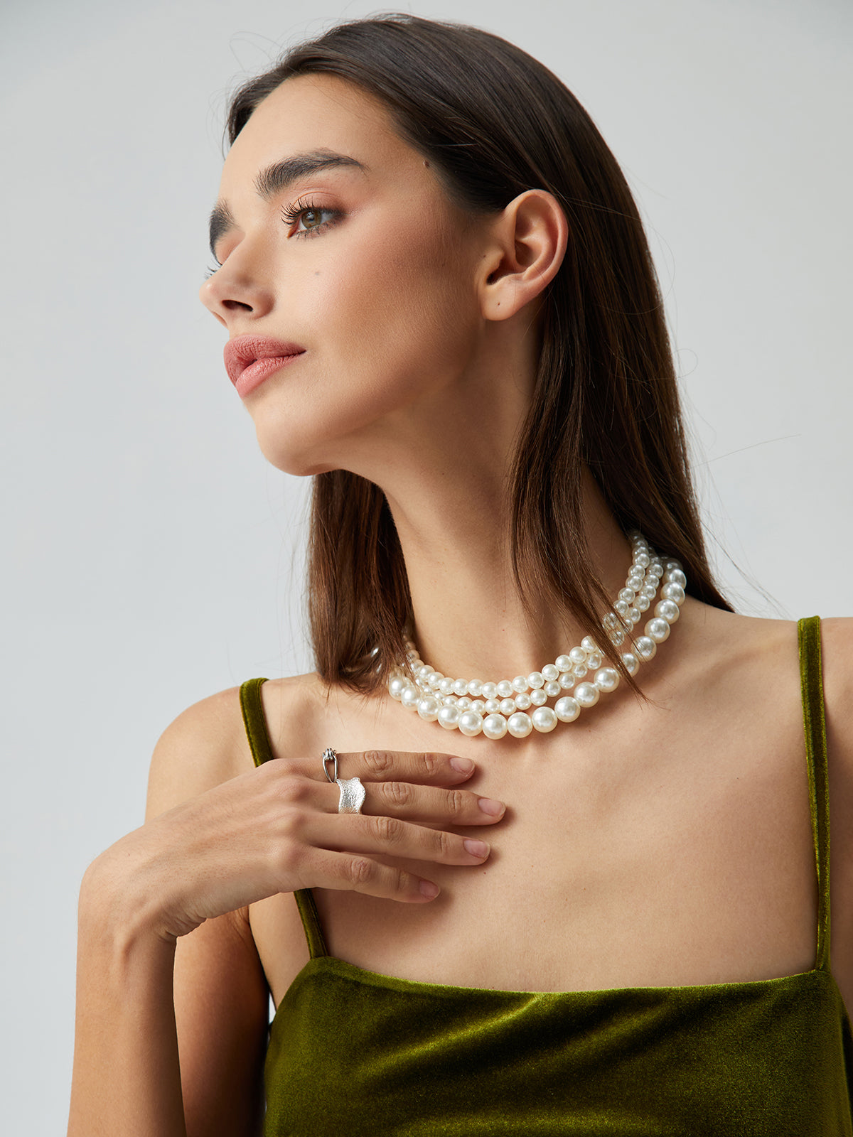 Treble Layers Graceful Pearl Necklace