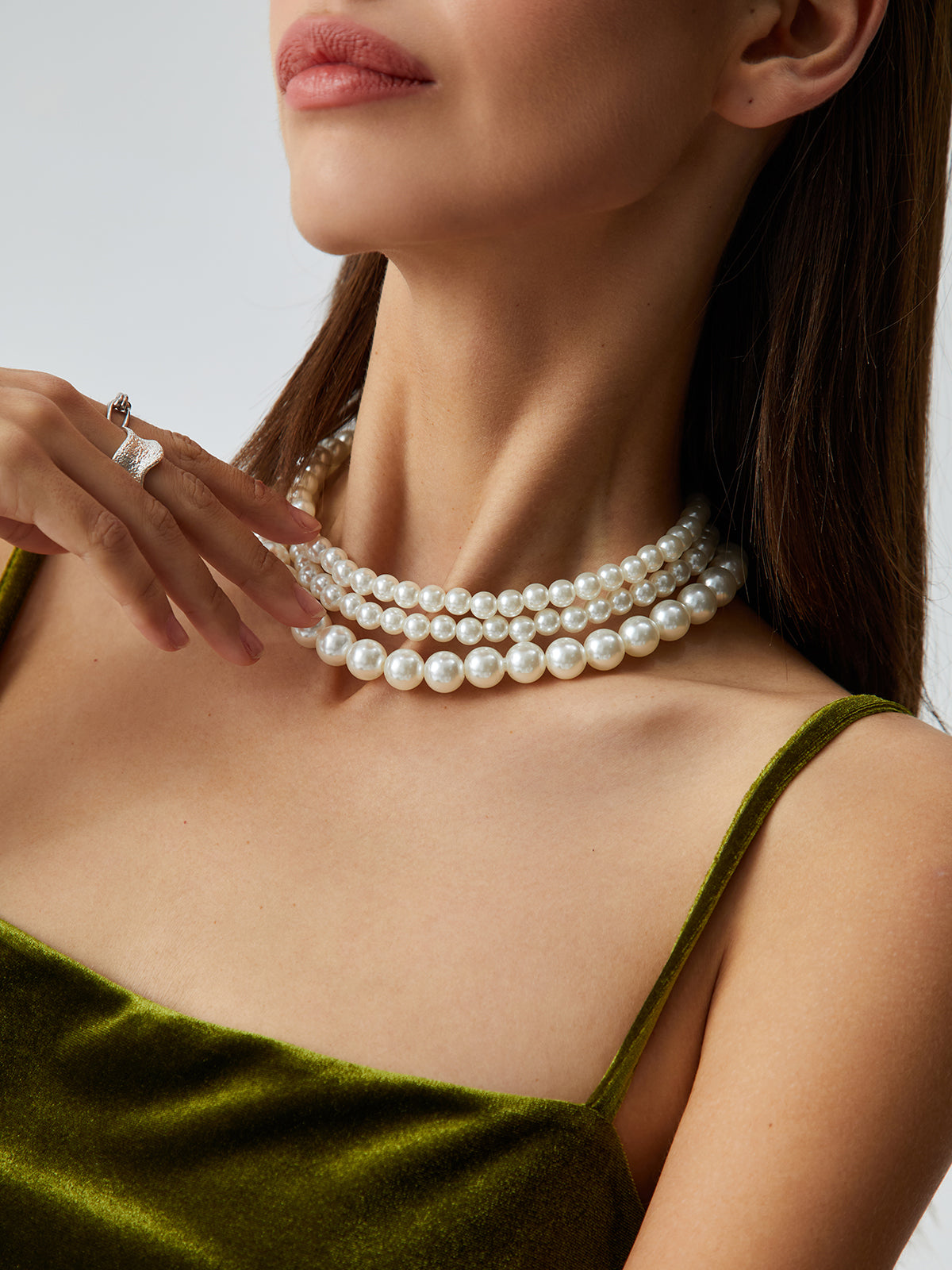 Treble Layers Graceful Pearl Necklace