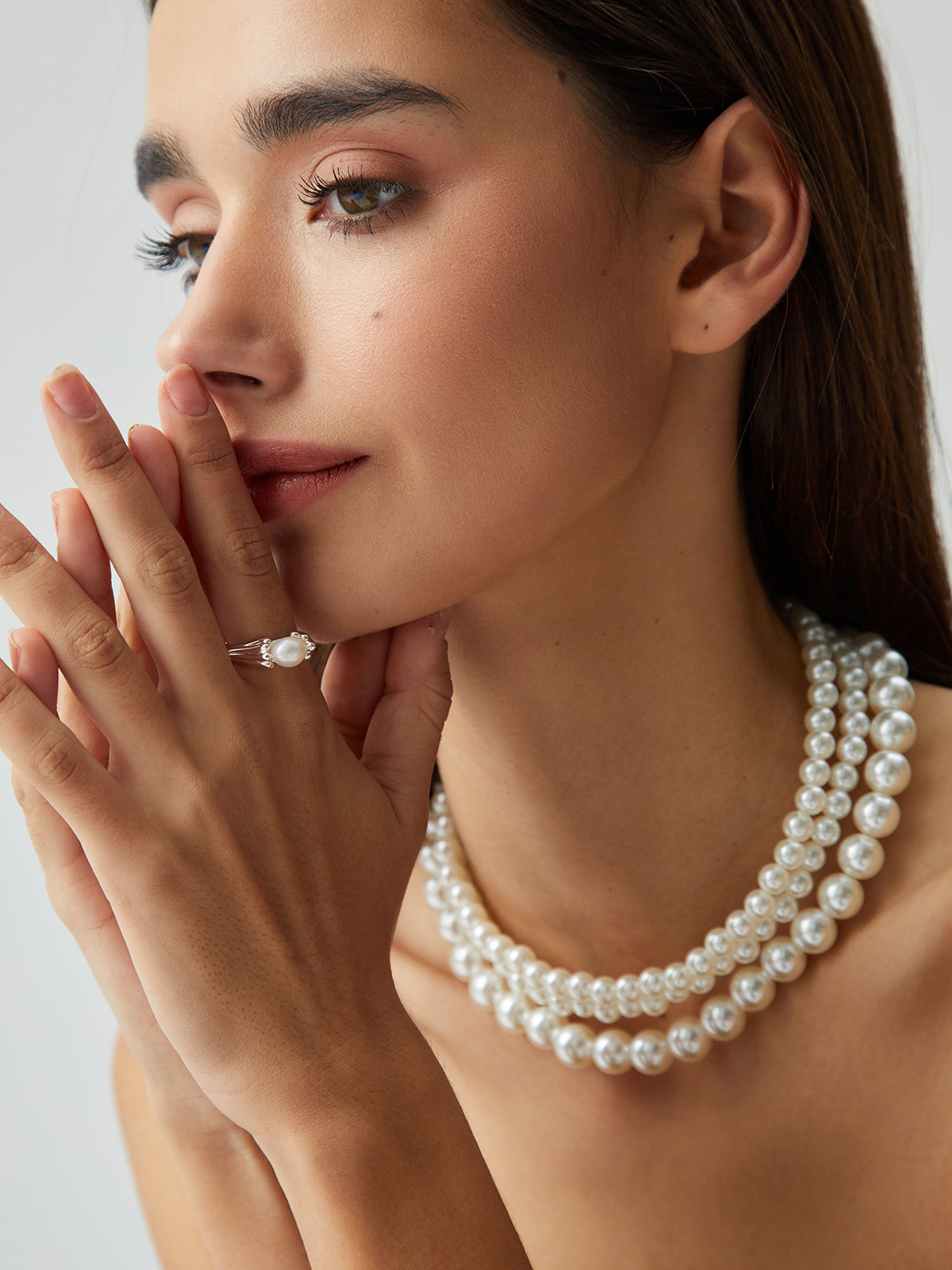 Treble Layers Graceful Pearl Necklace