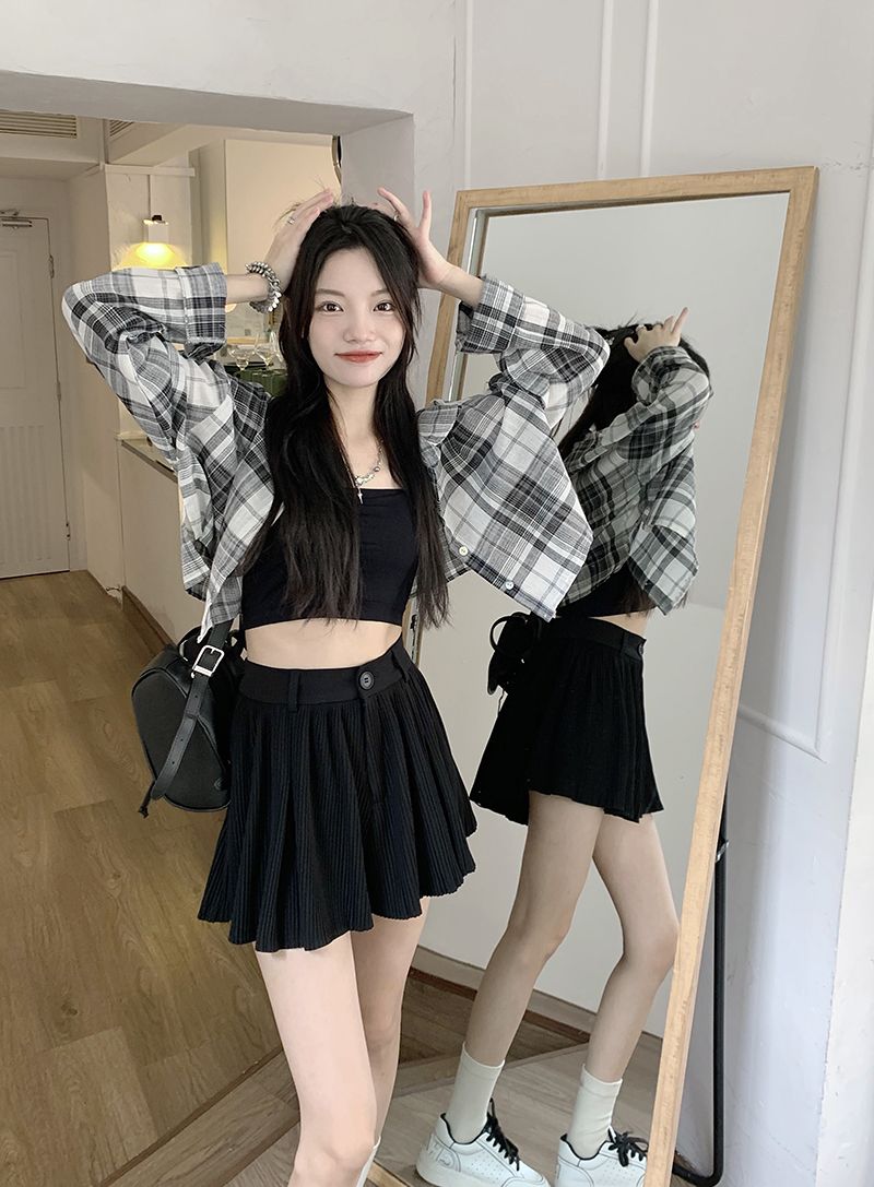 Black Pleated Stylish Buttoned Mini Skirt