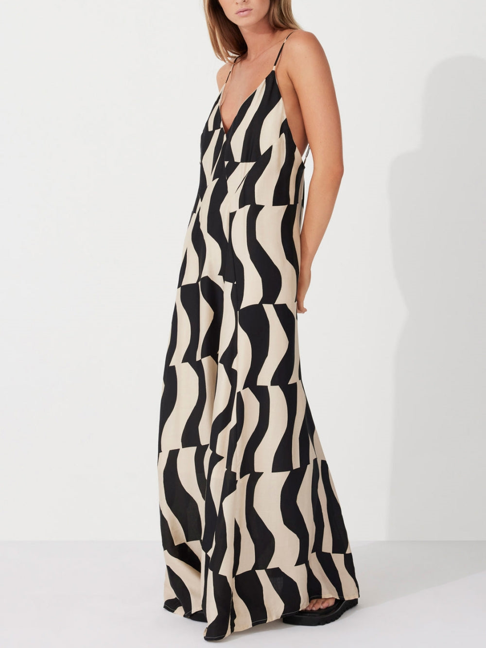 Scooped Back Relaxed Charming Fit Style Maxi Dress