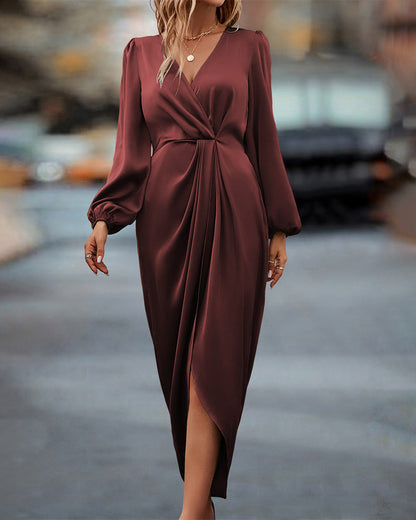 Stylish dress with lantern sleeves and v-neck