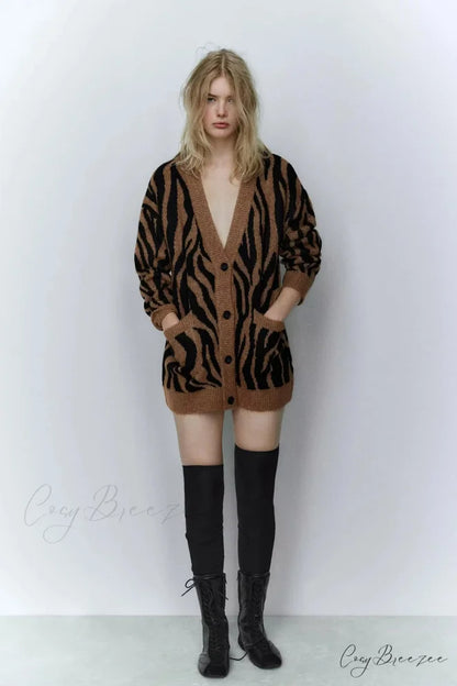 Animal Jacquard V-neck Full Sleeve Cardigan cardigans-241228