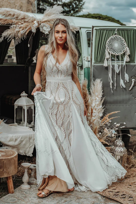 Divine Lace Bohemian Trendy A-line Wedding Dress Champagne / 2