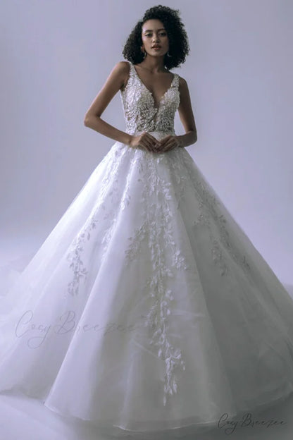 Dream Lace Applique Trendy Tulle A-Line Wedding Dress