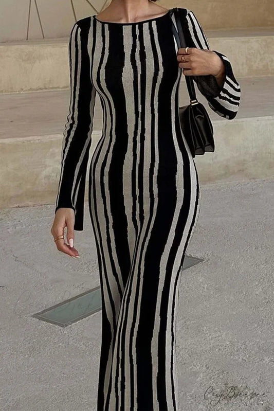 Long Sleeve Knitted Dress with Contrast Color Black / S