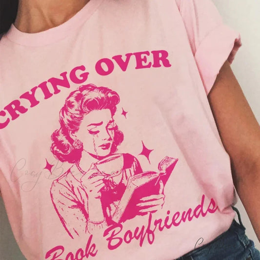 Retro Fantasy Love Reader Print Tee Pink / S t-shirt-250223