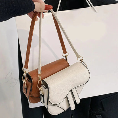 Saddle Messenger Leather Crossbody Handbag handbag-250126