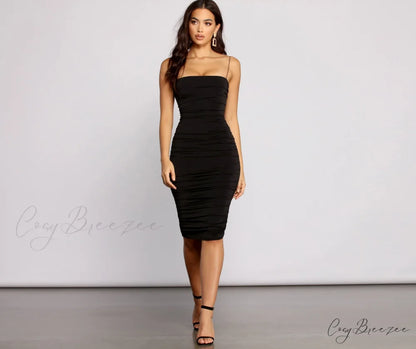 She’s A Showstopper Charming Ruched Midi Dress BLACK / XS