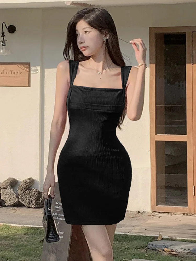 Solid Black Bodycon Dress with Straps M / Red