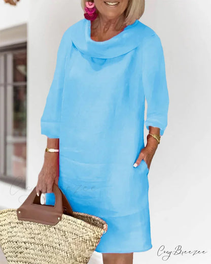 Solid color dress with round neckline