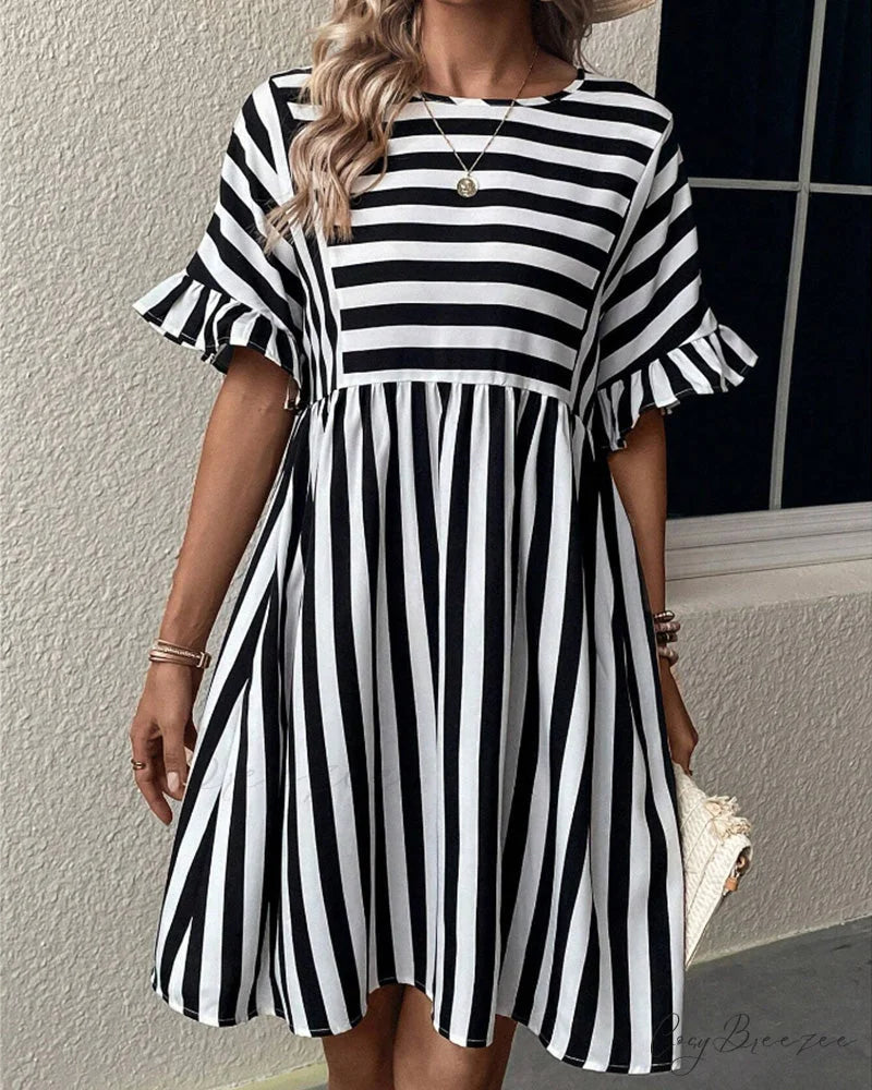 Striped Print A-Line Dress with Round Neck Black / S