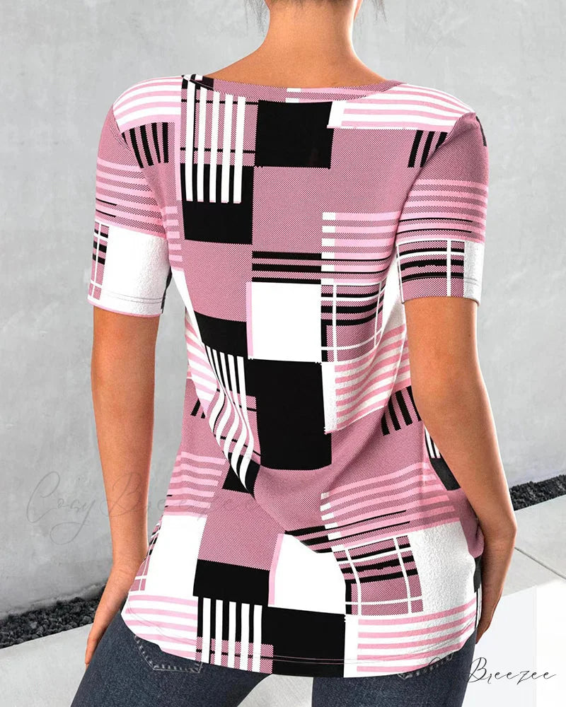 T-shirt check with V-neck print