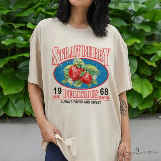 Throwback Strawberry Patterned Graphic Tee Khaki / S t-shirt-250223