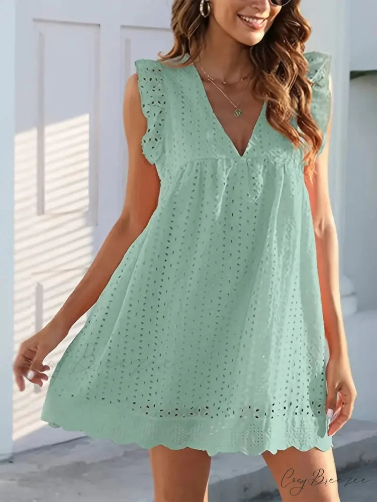 White V-neck Lace Ruffle Trapeze Dress with Cut Out Detail M / Black